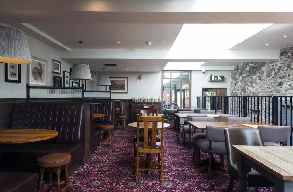فندق كولومبتونفي  The White Hart المظهر الخارجي الصورة